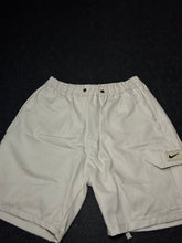 Carregar imagem no visualizador da galeria, Bermuda Cargo Nike
