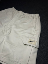 Carregar imagem no visualizador da galeria, Bermuda Cargo Nike
